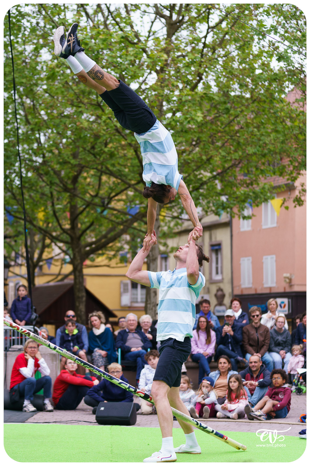 LEAGUE AND LEGEND (15FEET6)